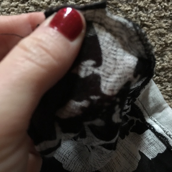 Express Black and White Infinity scarf - Picture 6 of 6